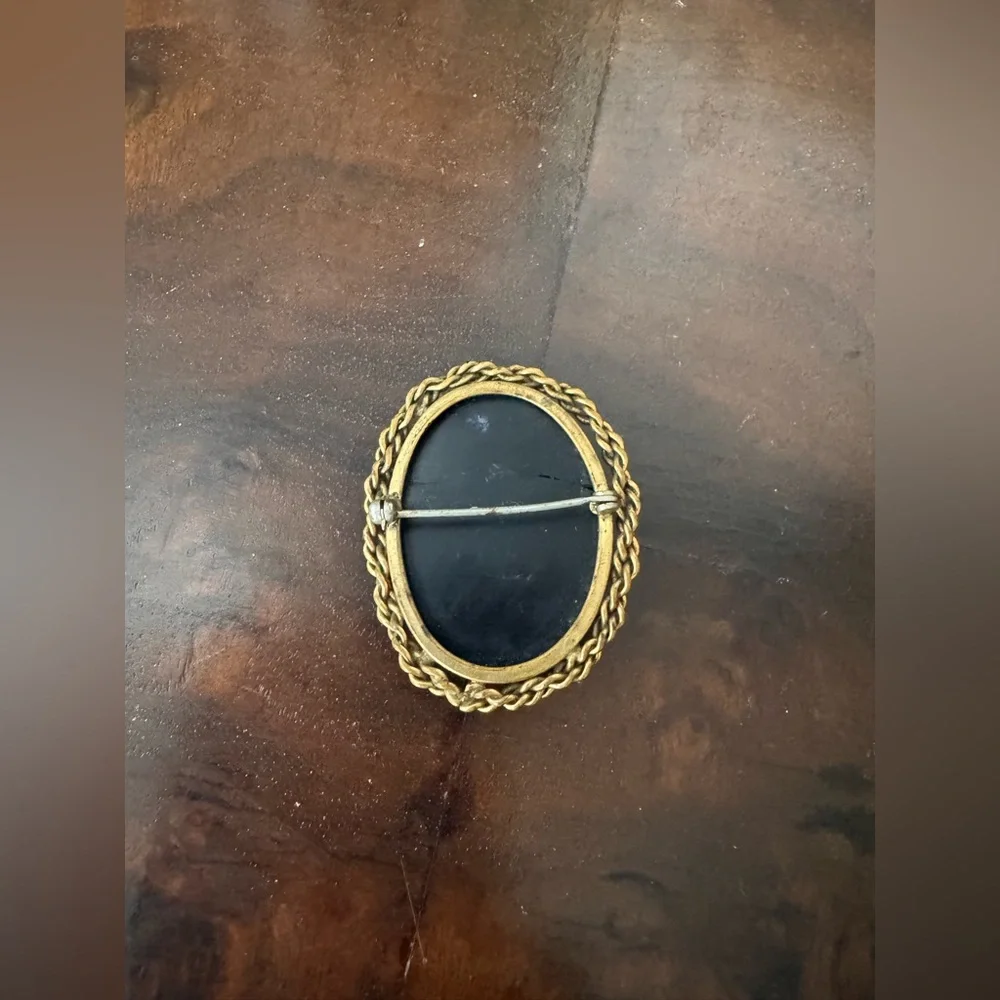 Vintage cameo brooch - Picture 5 of 7